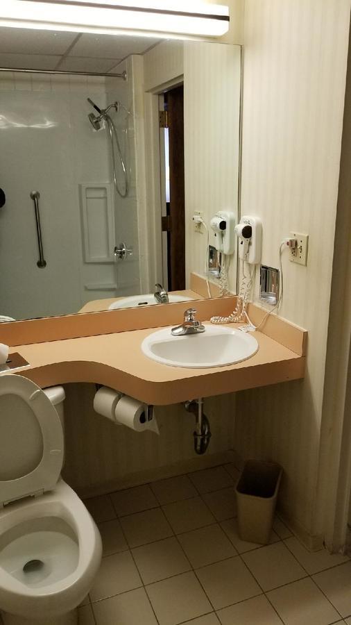 Howard Johnson By Wyndham Milford/New Haven Ngoại thất bức ảnh