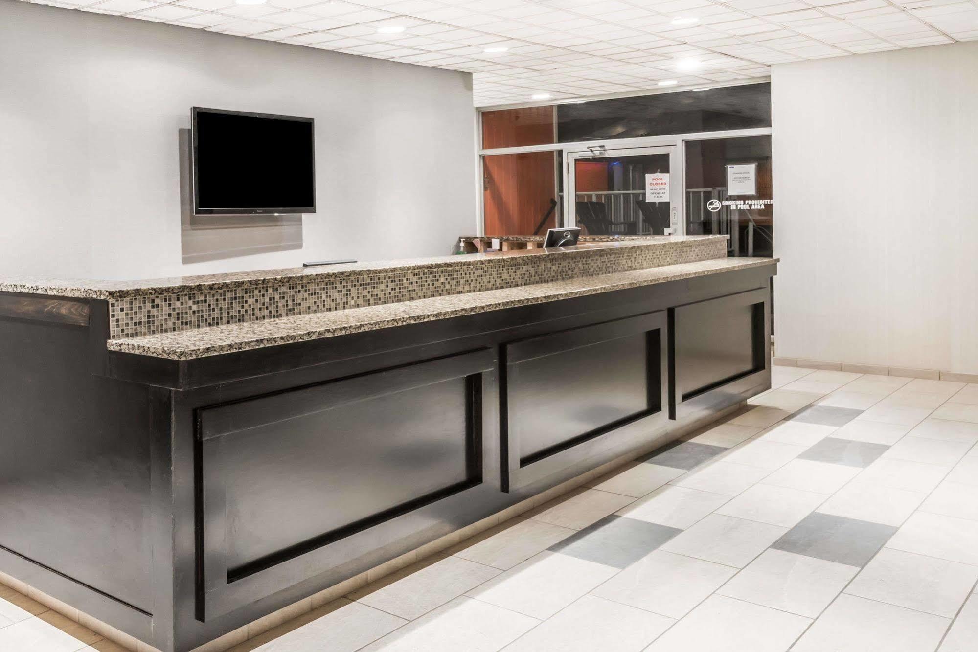 Howard Johnson By Wyndham Milford/New Haven Ngoại thất bức ảnh