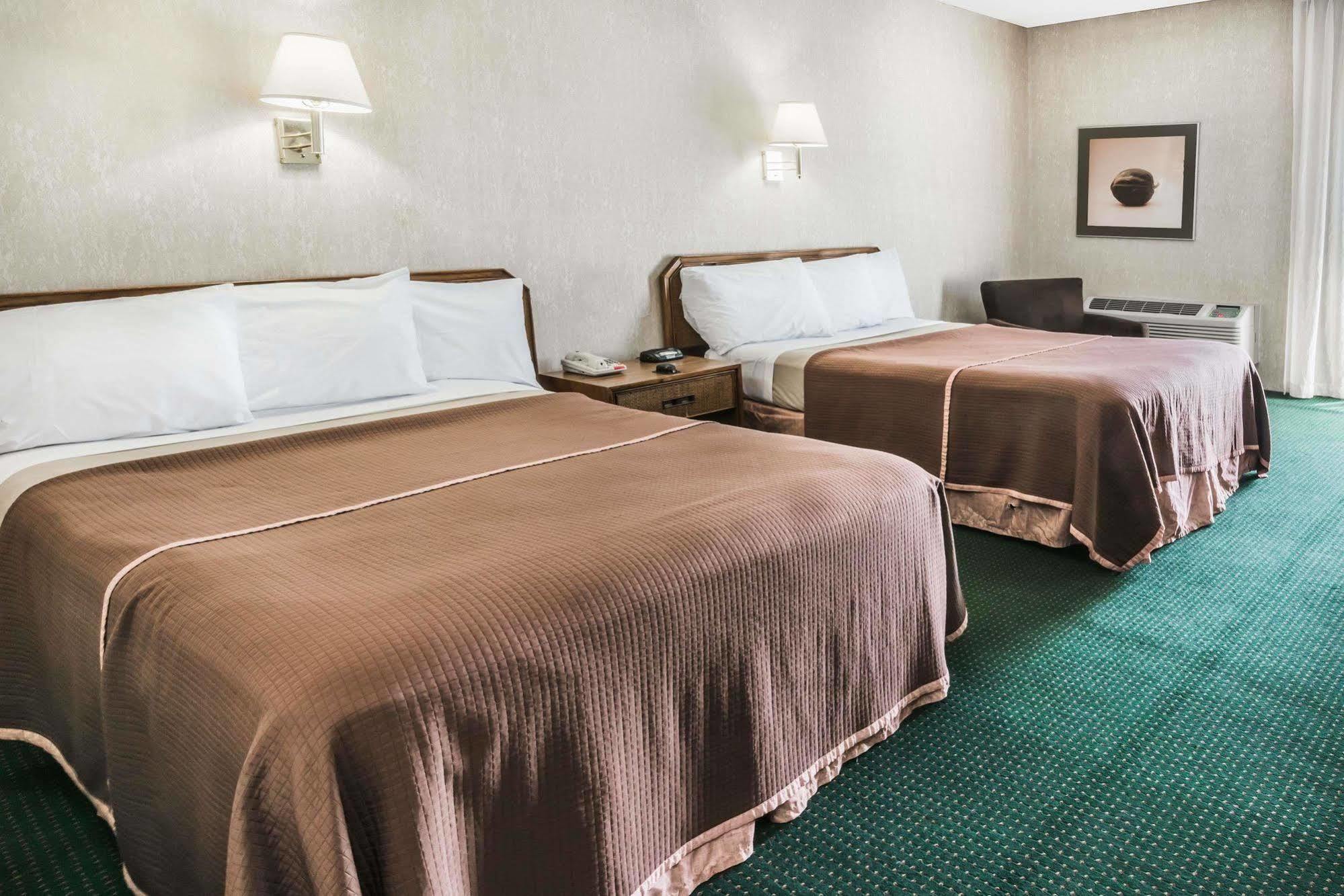 Howard Johnson By Wyndham Milford/New Haven Ngoại thất bức ảnh